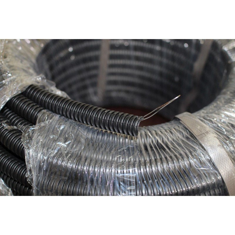 Труба гофрована поліпропіленова, з протяжкою, НГ стійка до УФ 16, чорна,важка (50м)