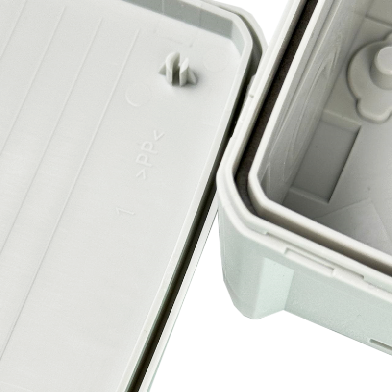 Коробка монтажна для відкритого встановлення 100х100х50 мм (зовн. 115х115х54 мм) IP65 із скобами сіра UEC