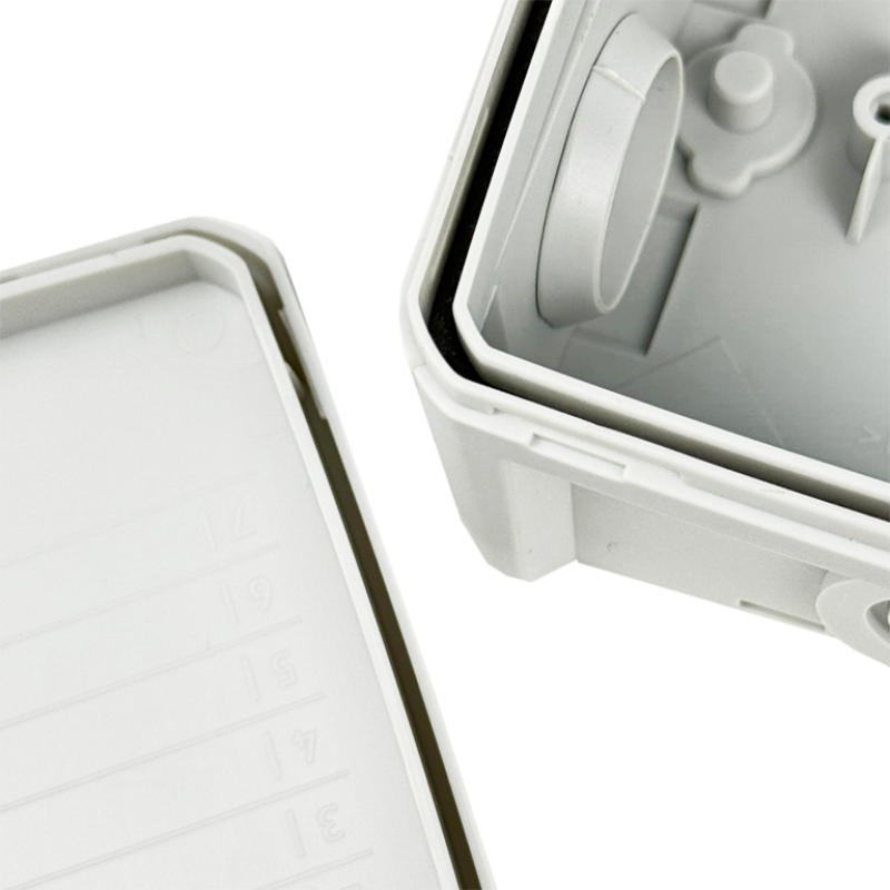 Коробка монтажна для відкритого встановлення 146х105х65 мм (зовн.162х122х68 мм) IP66 із скобами сіра UEC